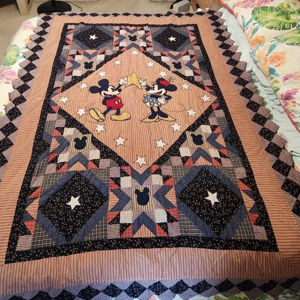 VTG Disney Mickey Minnie Mouse Cotton Patchwork Quilt Wallhanger - Picture 1 of 11